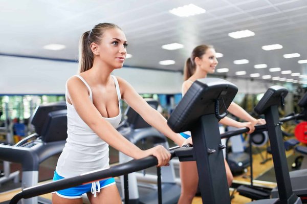 Comment créer un programme d'exercices spécifiques pour renforcer la santé cardiaque des femmes ?