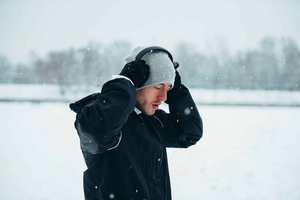 Comment composer une playlist musicale pour une soirée romantique réussie ?