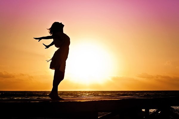 Quels sont les effets de la natation en eau froide sur la santé mentale et physique des femmes ?