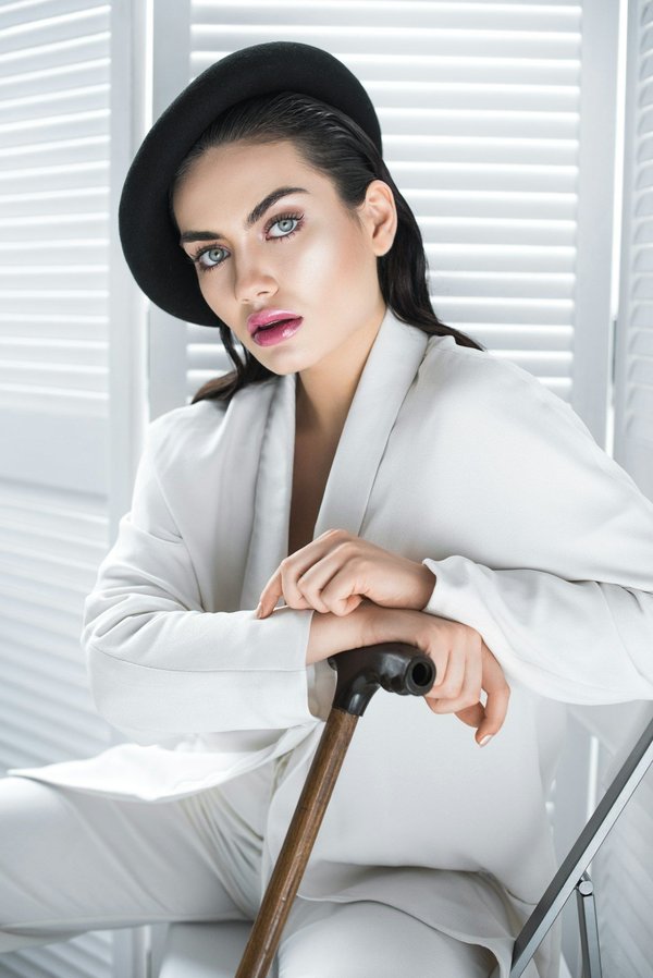 Découvrir le beret : types, couleurs et styles